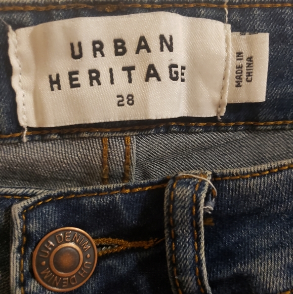 Urban Heritage UH Denim Dark Faded Distressed Ripped Jeans Woman Size 28 NWOT - Picture 3 of 15